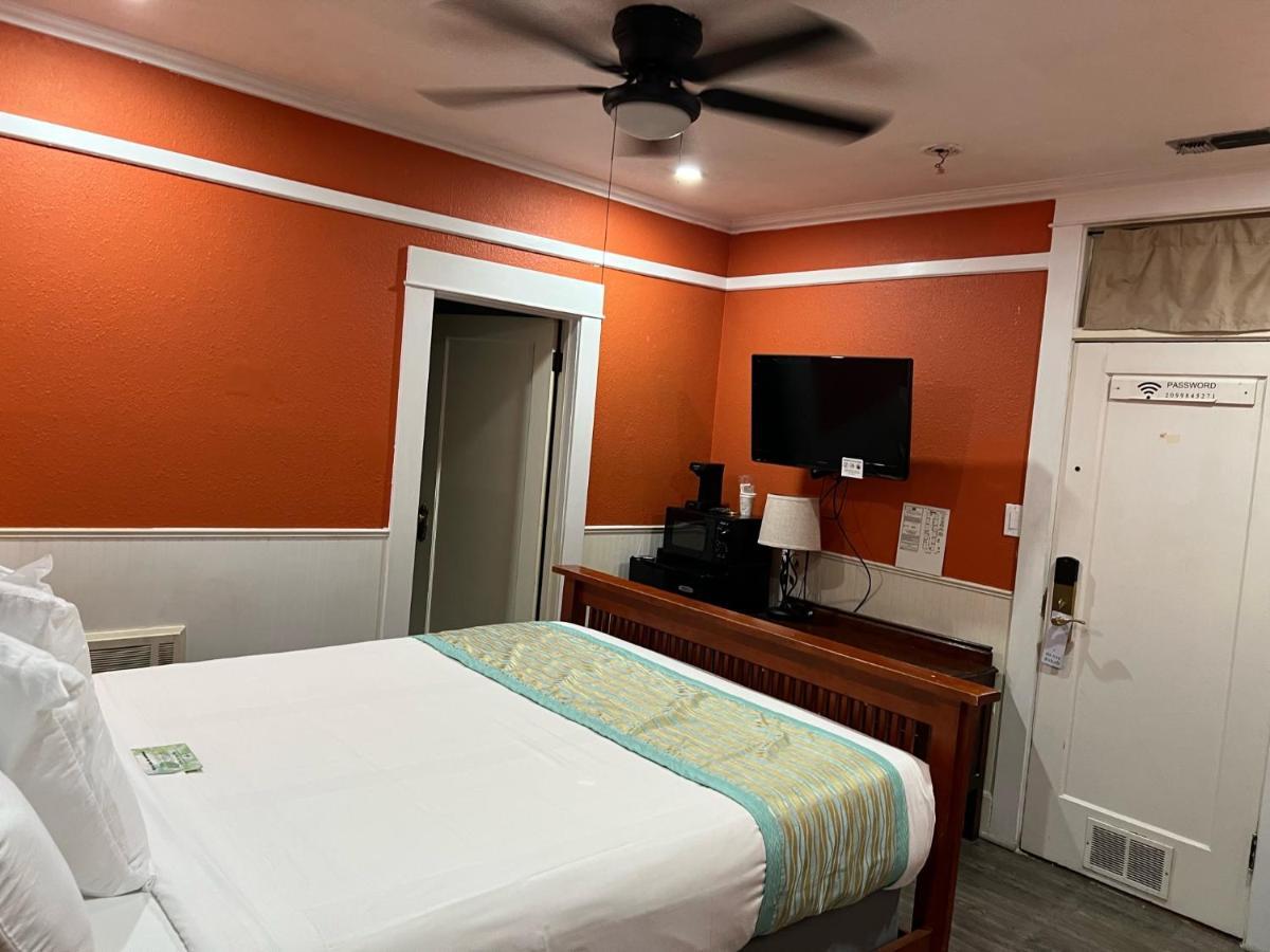 Americas Value Royal Carriage Inn