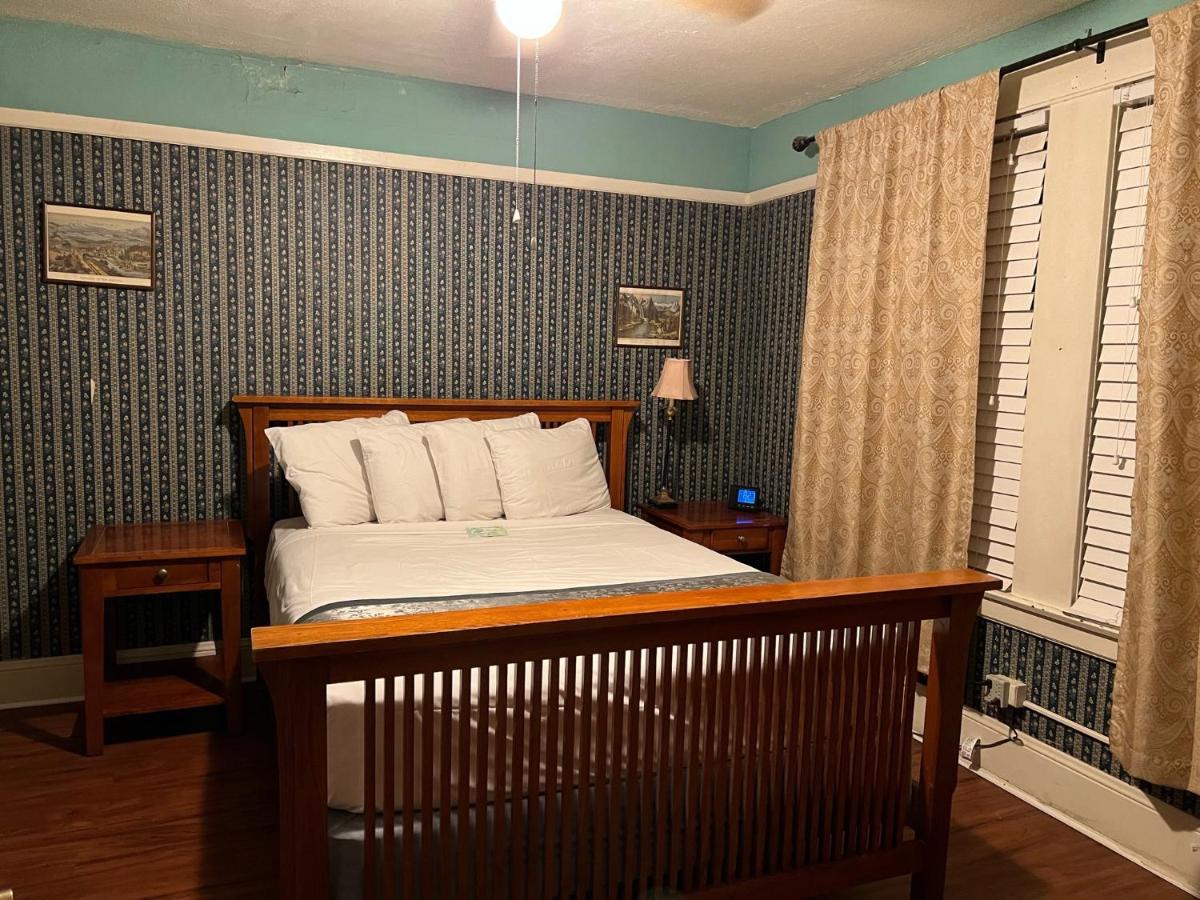 Americas Value Royal Carriage Inn 3*
