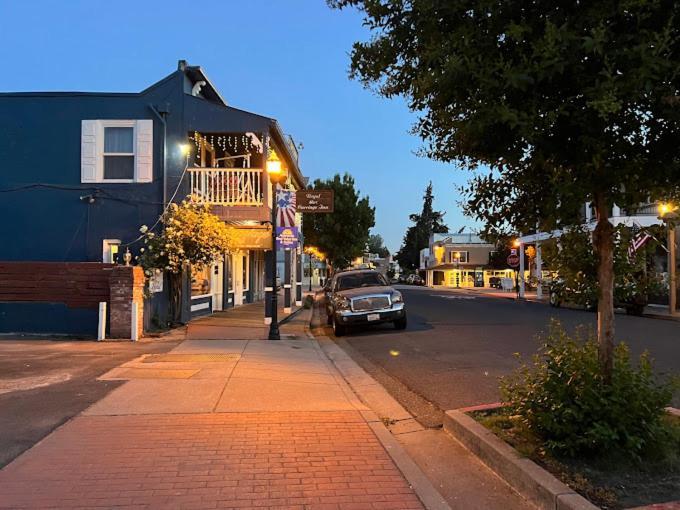 Americas Value Royal Carriage Inn