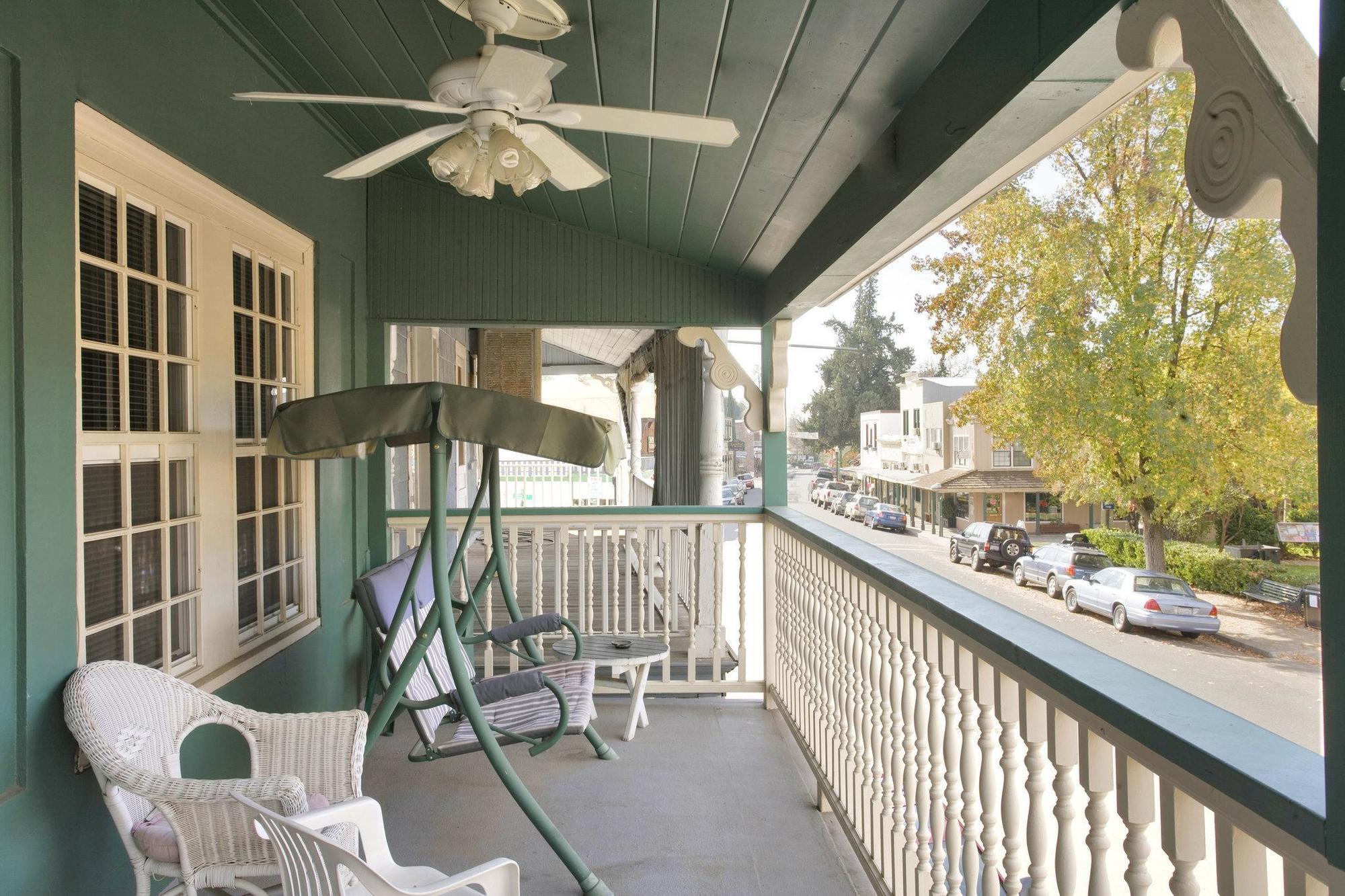 Americas Value Royal Carriage Inn 3*
